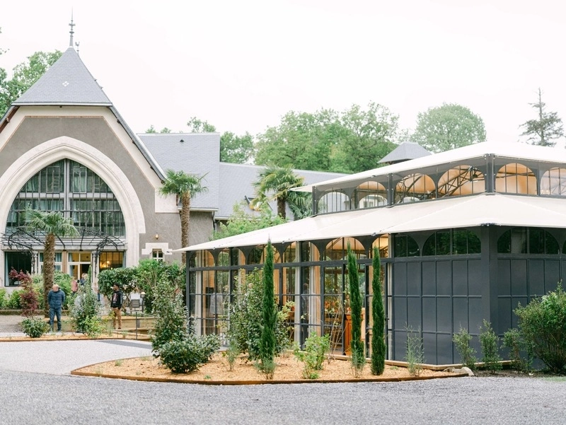 Installation électrique et audiovisuelle sur-mesure pour une salle de réception au Château Belle Époque